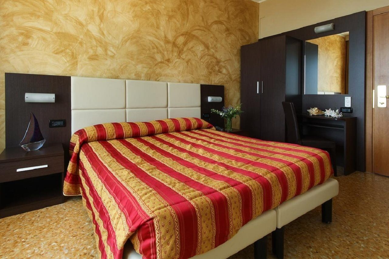 Piccolo Hotel 디아노마리나 외부 사진